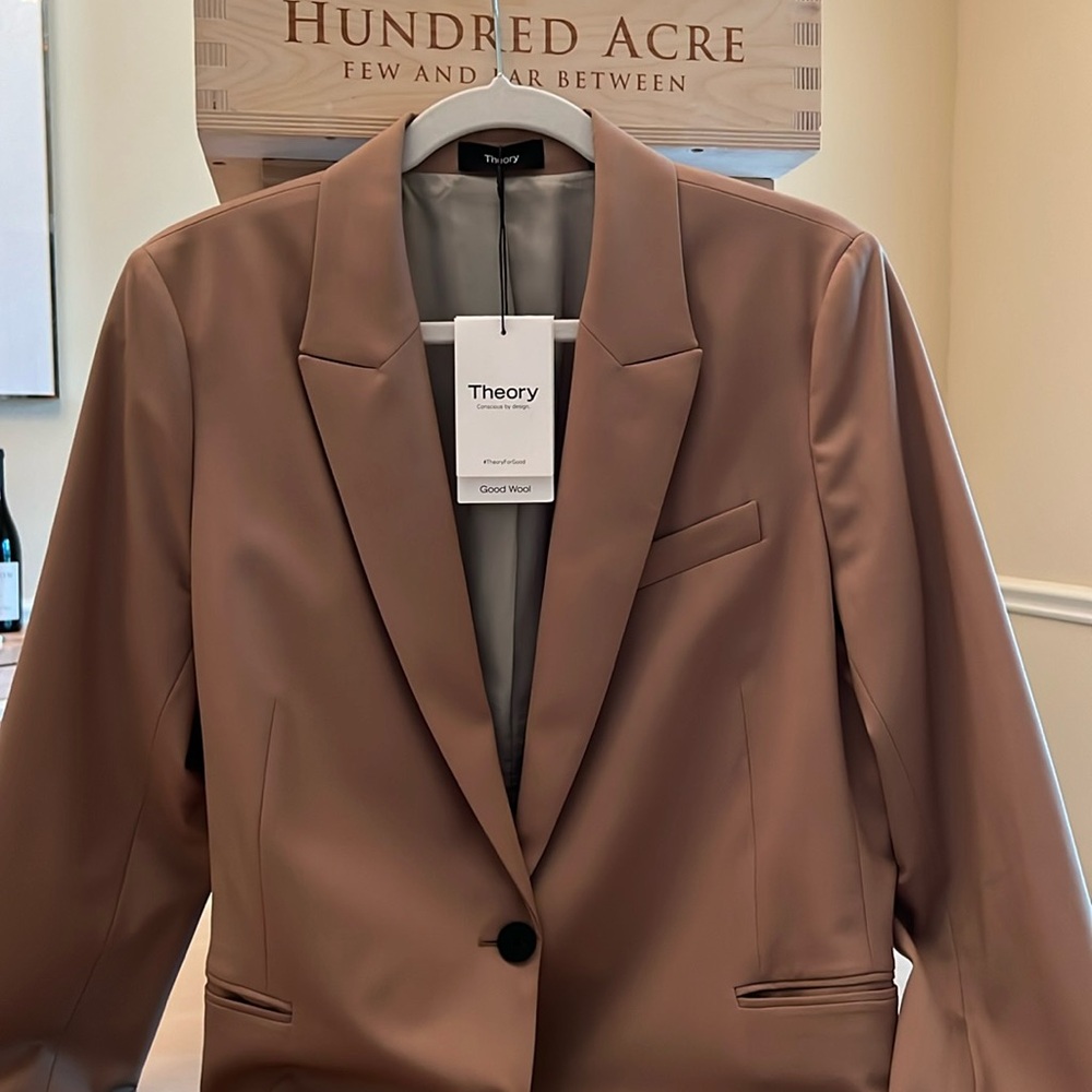 New Theory suit coat. Lovely year-round wool  jacket in camel.